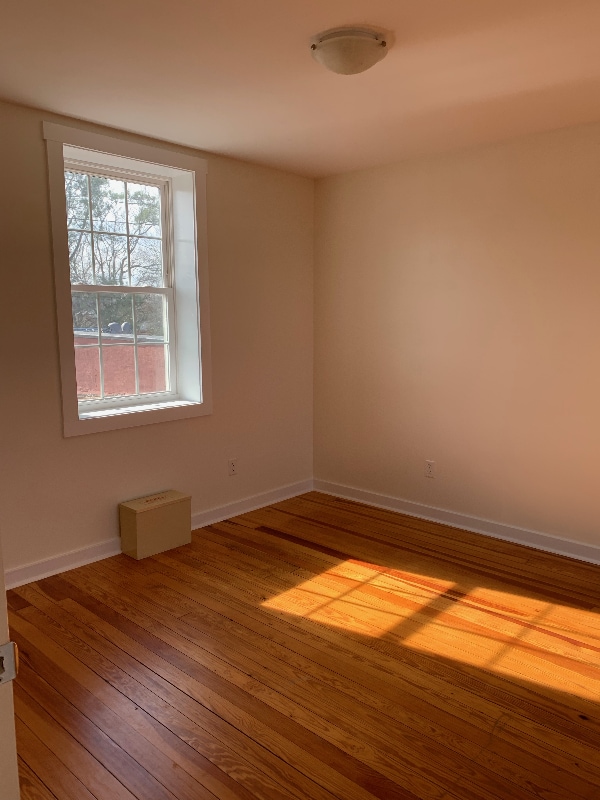 Building Photo - 1002 Main St