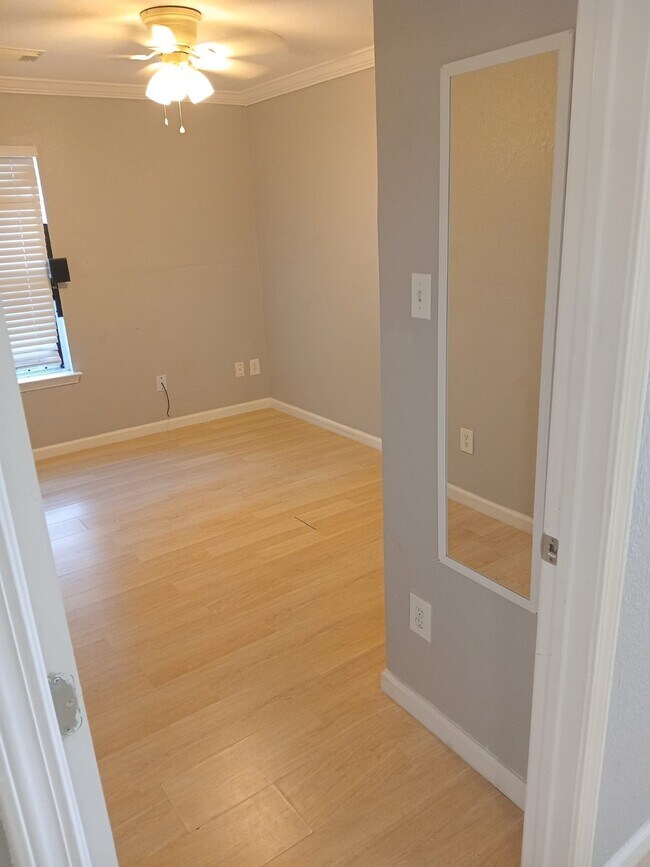 Building Photo - 11811 Greenmesa Dr