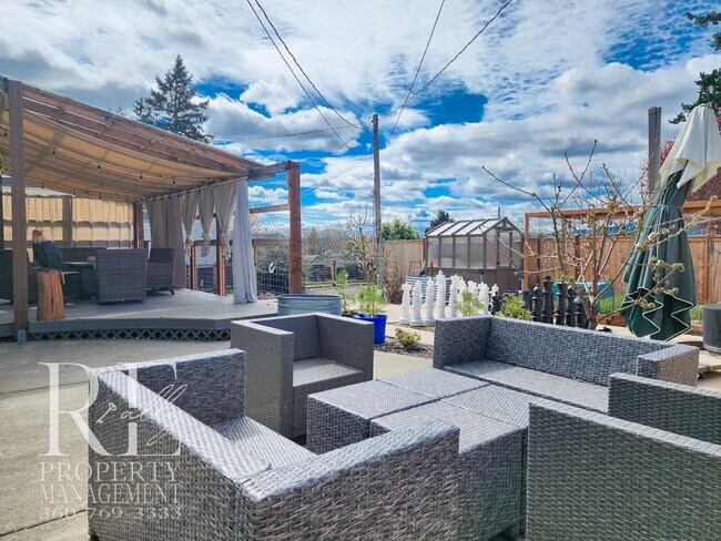 Building Photo - 2113 Brashem Ave