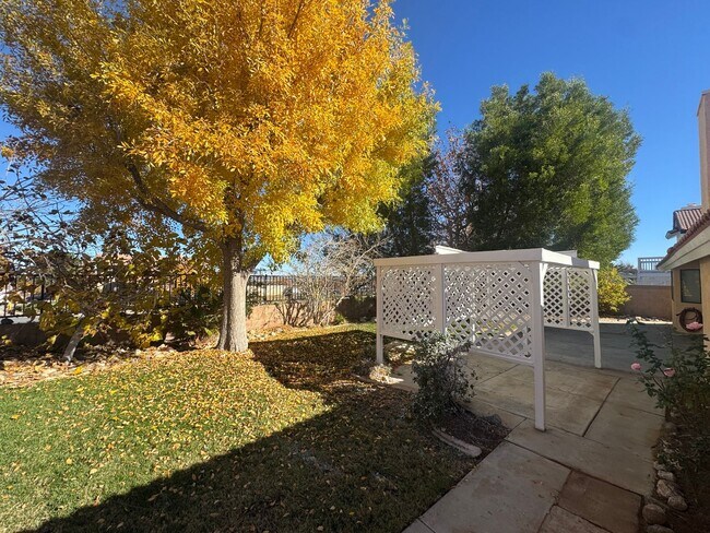 Building Photo - Beautiful West Palmdale Home