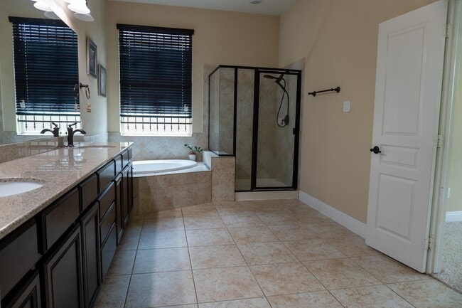 Building Photo - 25614 Somerset Meadows Ct