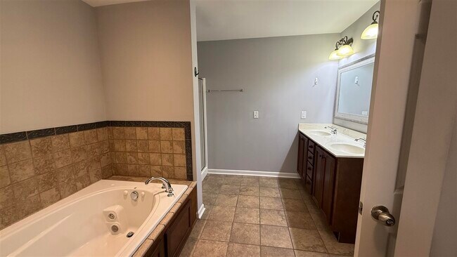 Building Photo - 354 White Dogwood Cir