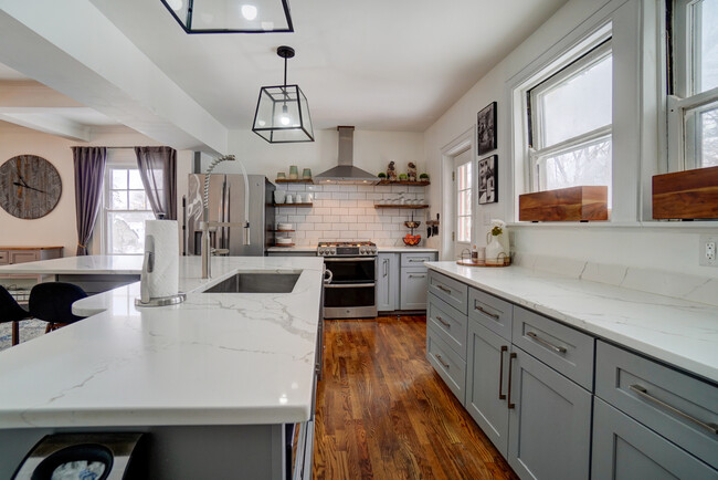 Kitchen - 3930 Red Bud Ave