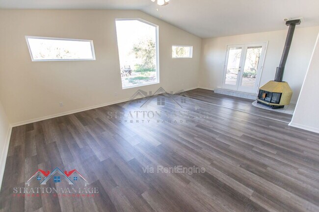 Building Photo - 4728 E Ron Rico Rd