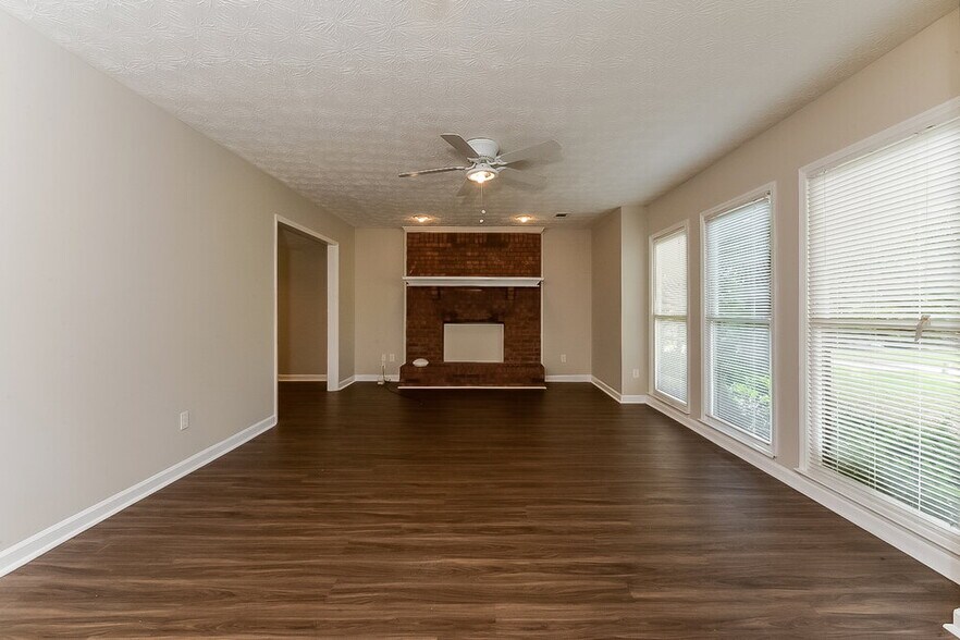 Building Photo - 2015 Lullwater Cir