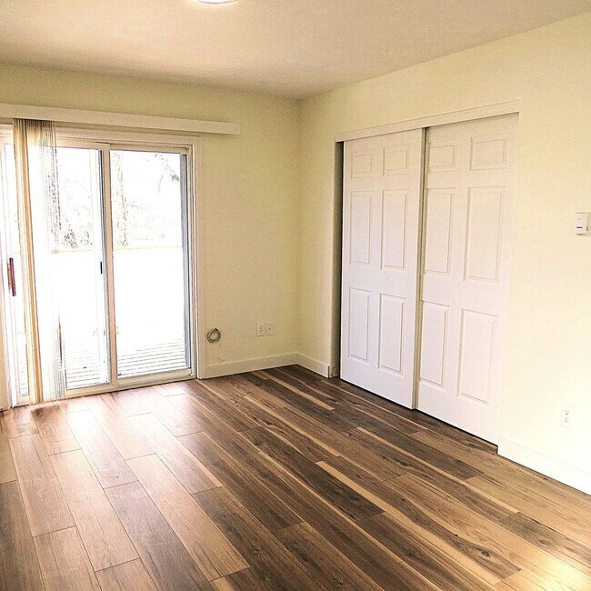 Building Photo - FREE RENT UNTIL THE END OF THE MONTH!!!