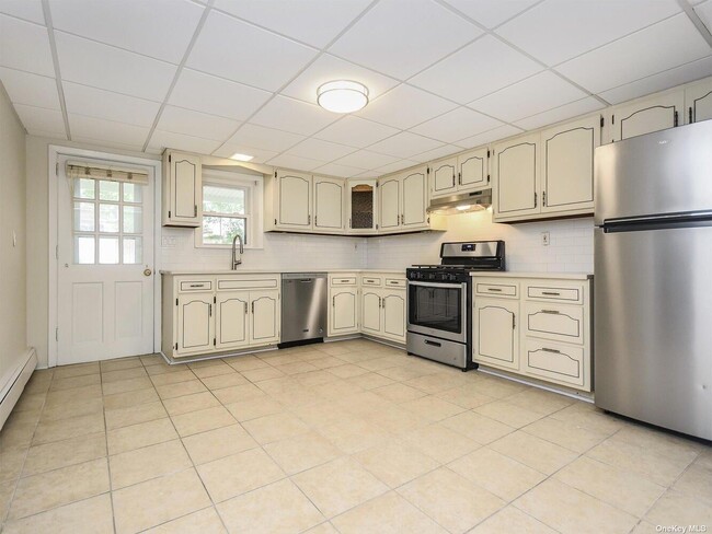 Building Photo - 39 Graywood Rd