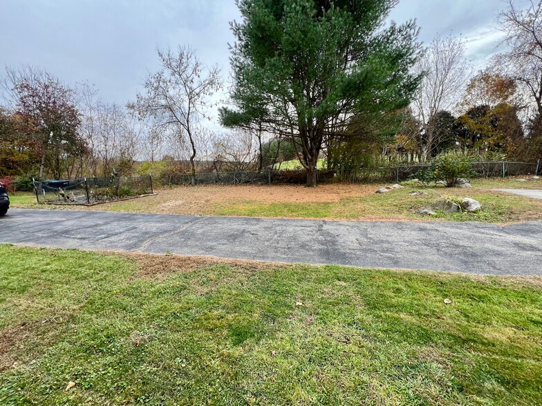 Side Yard - 40 Watch St