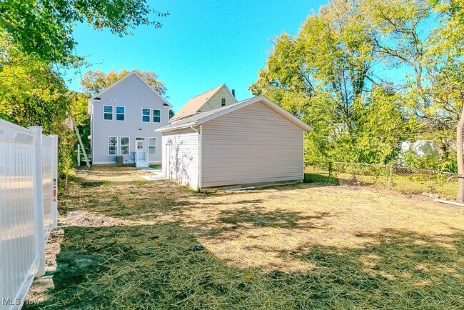 Building Photo - 2265 E 97th St