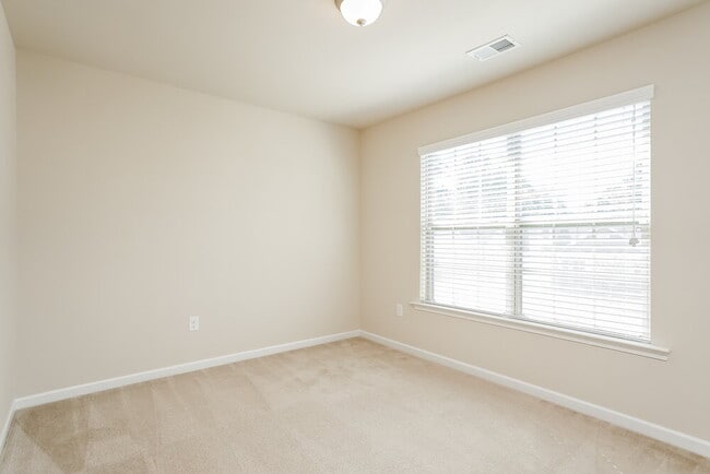 Building Photo - 255 Falcon Ct