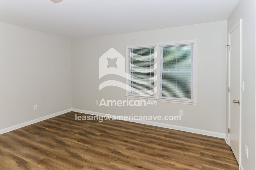 Building Photo - 1570 Engle Dr