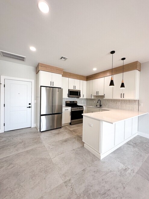 Building Photo - 56 Brill St