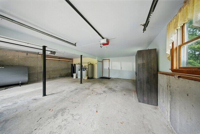 Building Photo - 501 Burlingham Rd