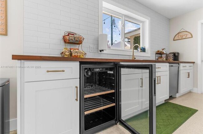 Building Photo - 1116 SE 13th Ct