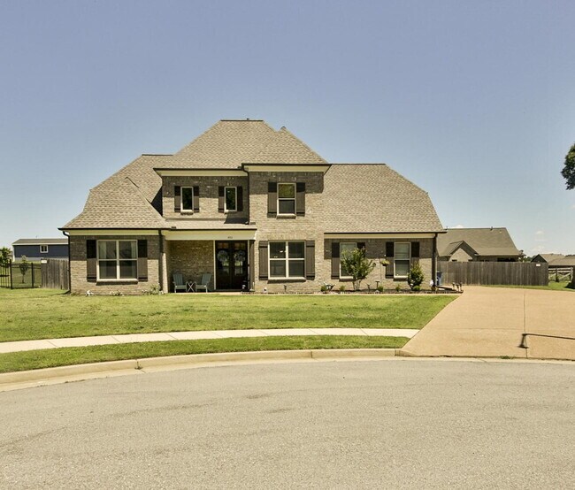 Building Photo - Luxurious 5 bedroom home in Atoka has it all!