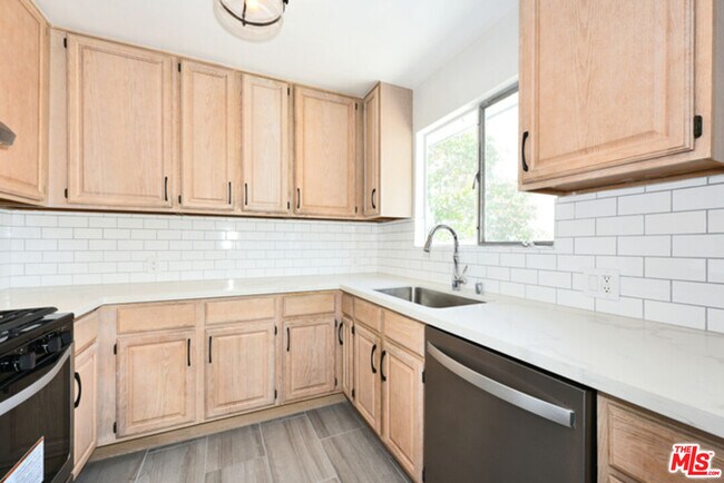 Building Photo - 2427 S Centinela Ave