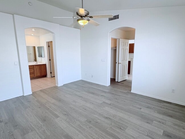Building Photo - Lovely 3 Bedroom House!