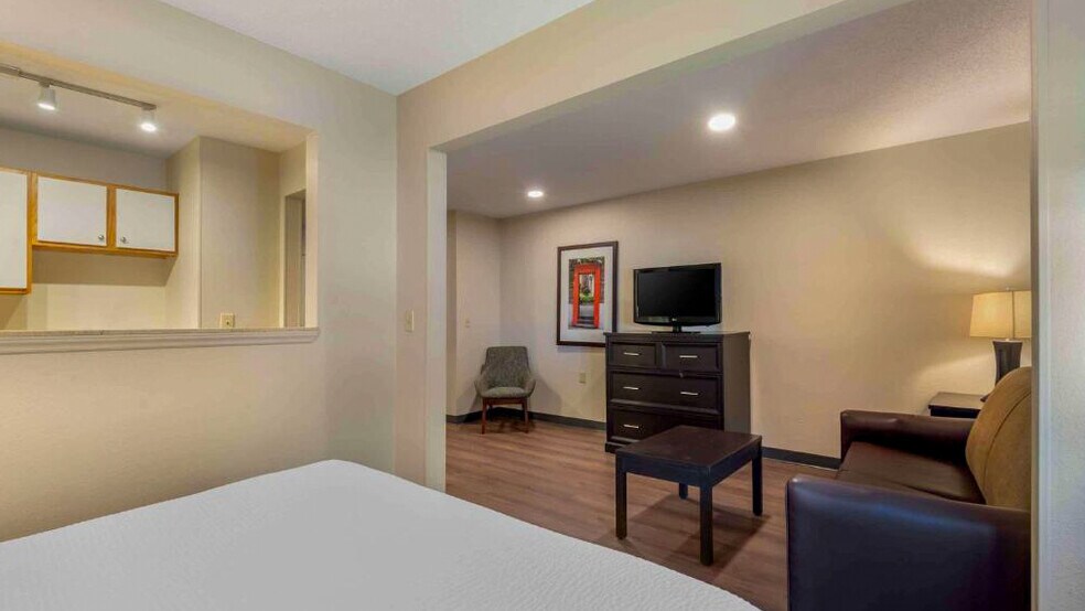 Building Photo - 5830 Westpark Dr