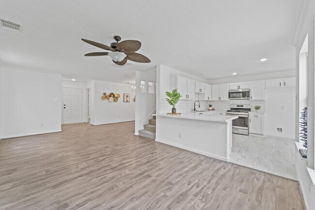 Building Photo - 6310 Mountain Pines Ln