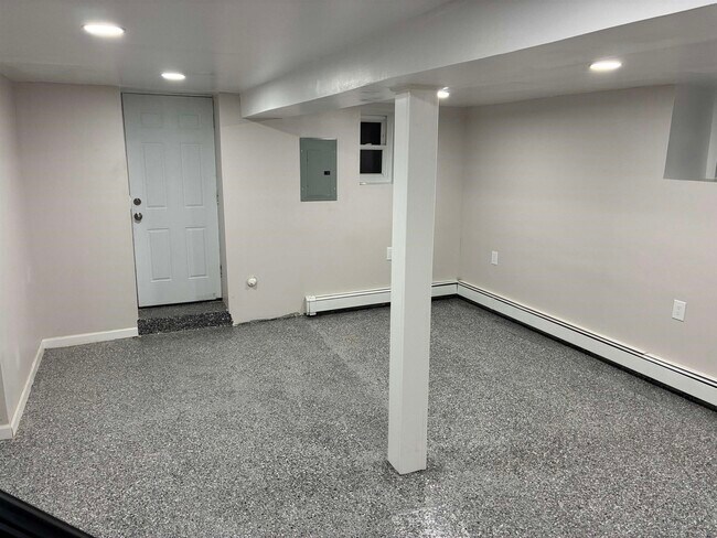 Building Photo - 408 3rd St
