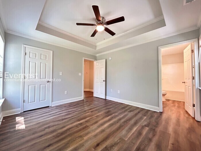 Building Photo - 838 Ridge Ave NW