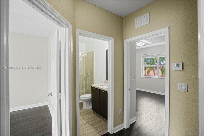 Building Photo - 4129 NE 26th St