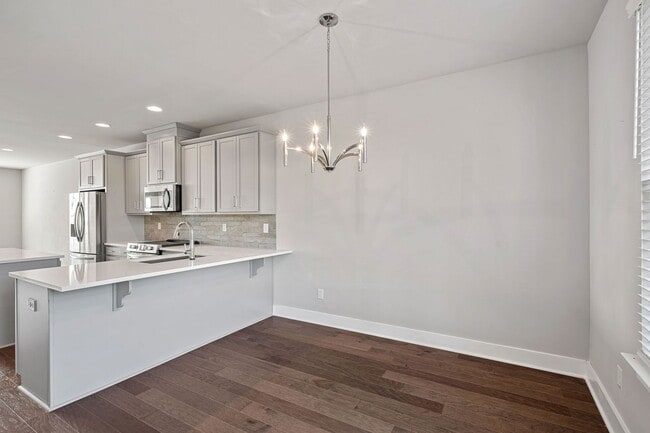Building Photo - Like New Townhome Ready for Immediate Move-In!!! Bryant Park in West End