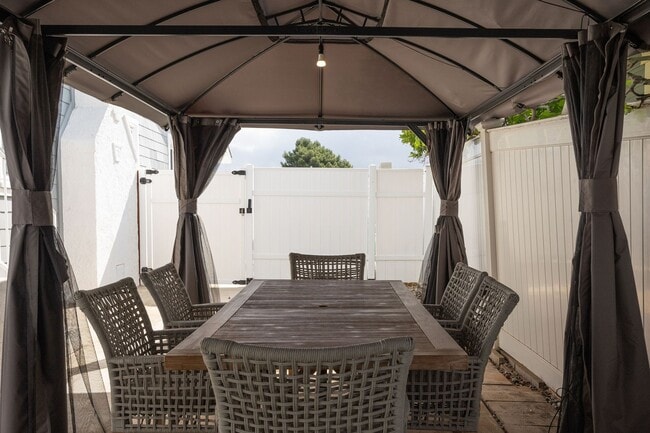 Building Photo - Beautifully updated 3-bedroom, 2.5-bathroom Craftsman in the heart of South Park