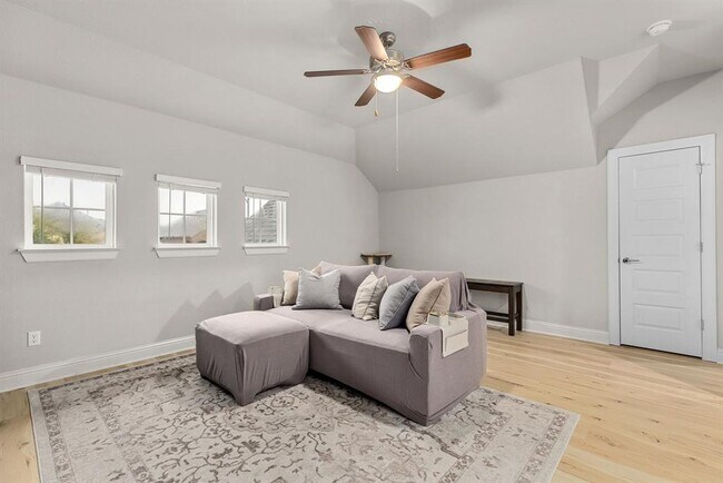 Building Photo - 6720 Verona Pl