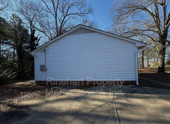 Building Photo - 290 Ratterree Cir