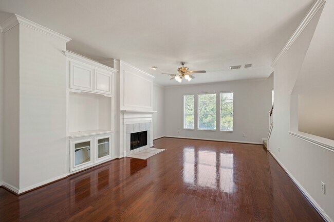 Building Photo - 1727 Hadley St