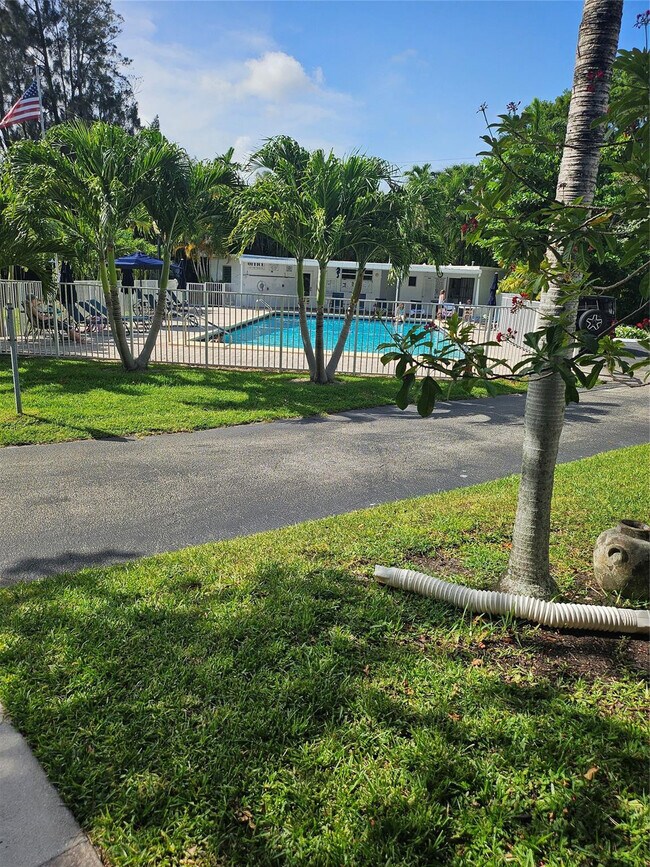 Building Photo - 1045 Th St