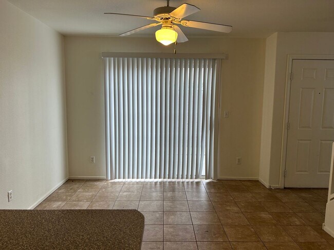 Building Photo - 2 story townhouse