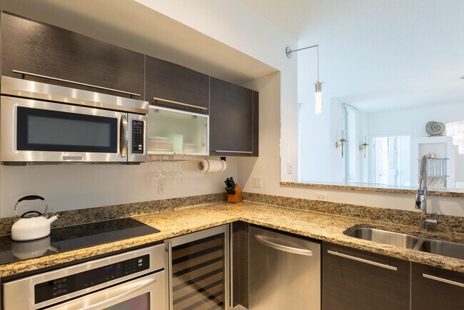 Building Photo - 550 Okeechobee Blvd