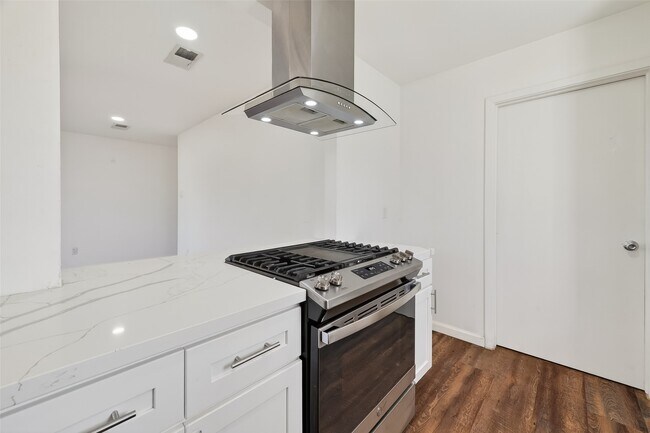 Building Photo - 23567 Pine Forest Dr