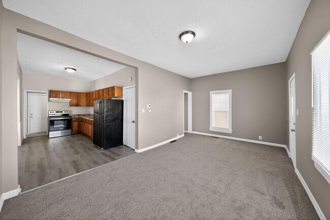 Building Photo - 2117 6th Ave