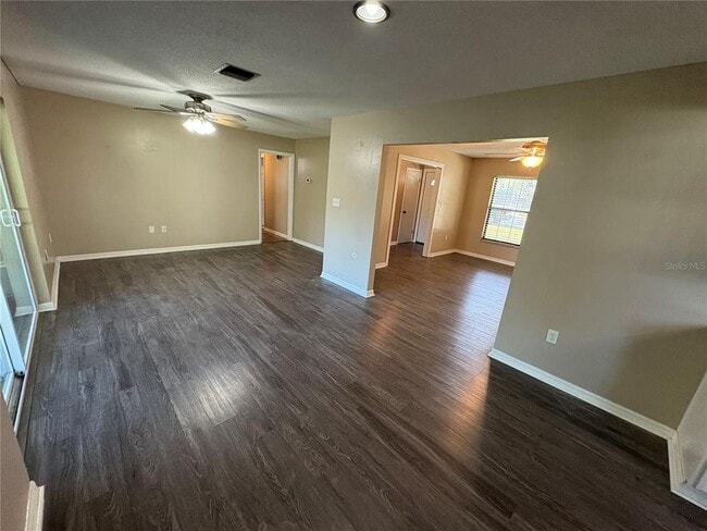 Building Photo - 615 Floral Cir