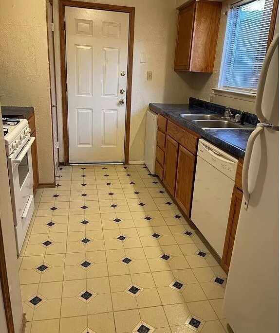 Building Photo - 1215 Westway Cir