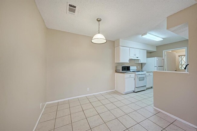 Building Photo - 12408 Deer Falls Dr