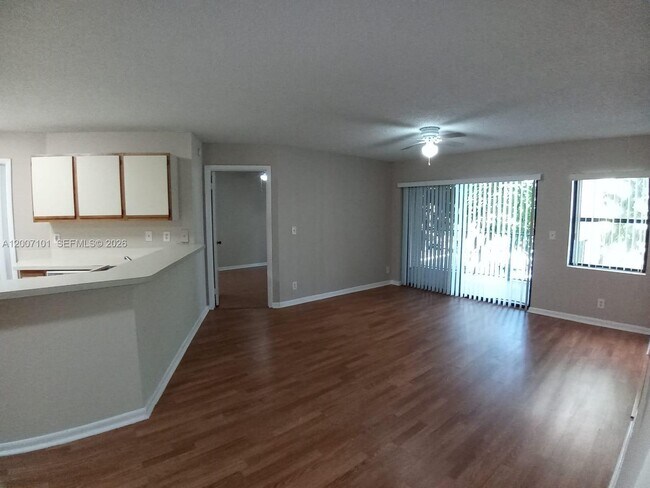 Building Photo - 9999 Summerbreeze Dr