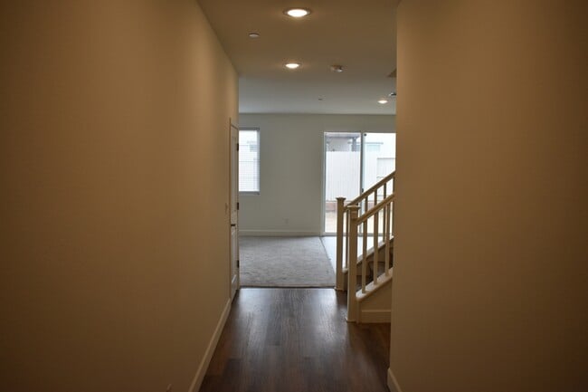 Building Photo - 8168 Oxbow Landing Loop