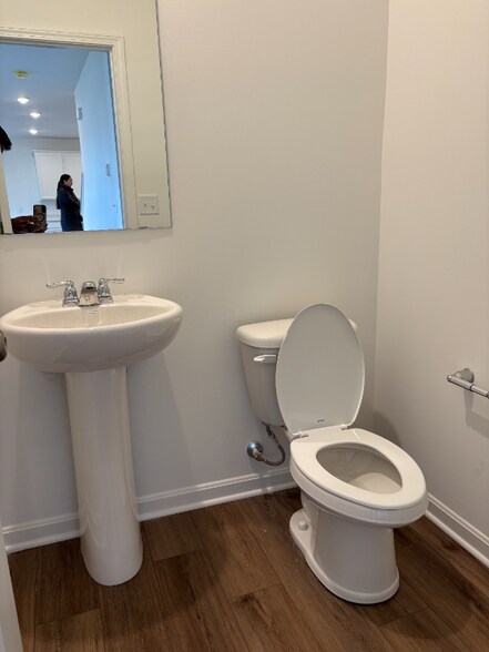 Building Photo - 2003 Lyndon Green Cir