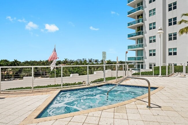 Building Photo - 7910 Harbor Island Dr