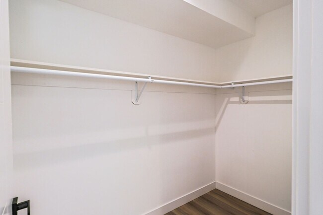 Building Photo - 2419 Carmona Ave