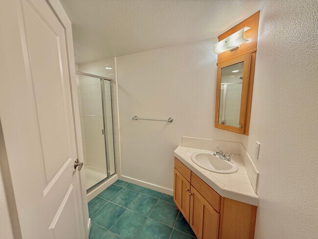 Building Photo - Beautiful 3BD/3.5BA Rowhome in Bankers Hil...
