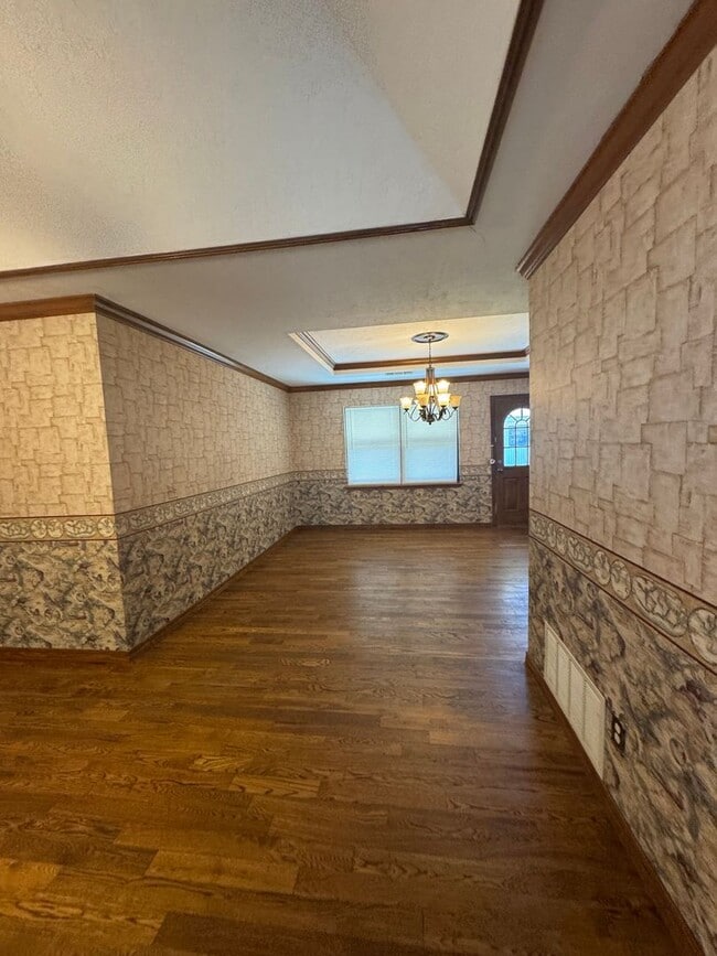 Building Photo - Adorable 4bedrooms 2bathrooms 2car garage CH/A