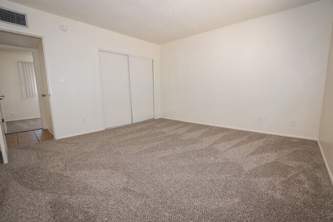 Building Photo - Charming Property Features 3 Bedrooms, 2 Baths, Central A/C!!