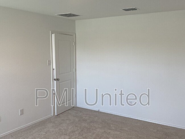 Building Photo - 1361 Plum Rd
