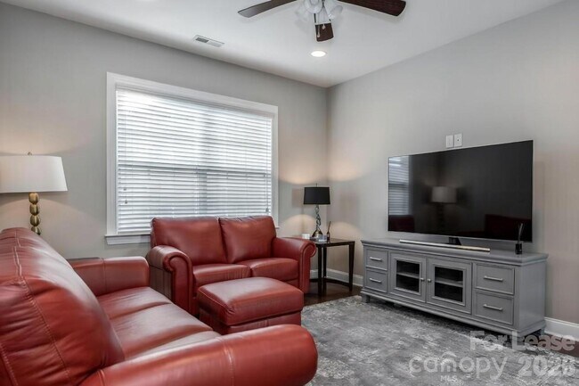 Building Photo - 10524 Royal Winchester Dr