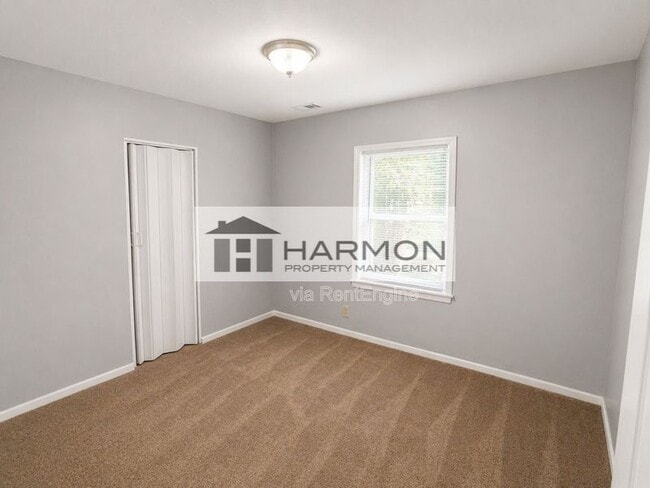 Building Photo - 6458 NW Parkview St